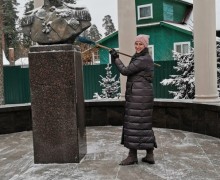 Студенты вышли на борьбу со снегом.
