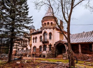 Елисеевский замок в Белогорке.