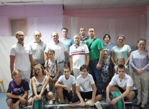 Первые показательные выступления юных тяжелоатлетов.