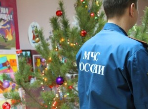 Спасатели и пожарные в новогодние праздники всегда на посту.