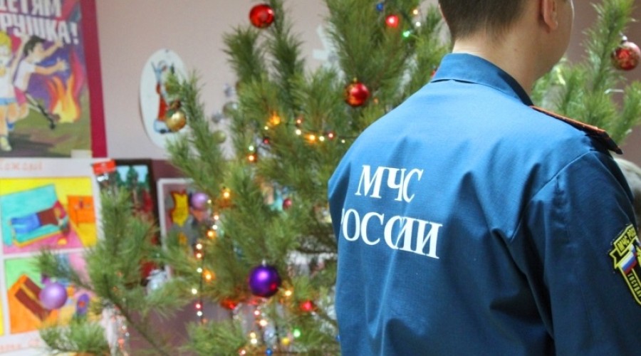 Спасатели и пожарные в новогодние праздники всегда на посту.