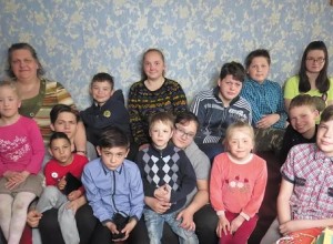 Семья Антиповых из Сиверского воспитывает 21 ребенка.